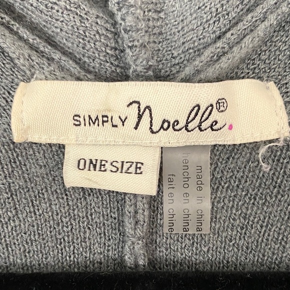 Simply Noelle Hooded Poncho Wrap Gray with Blue Pattern - Picture 5 of 9